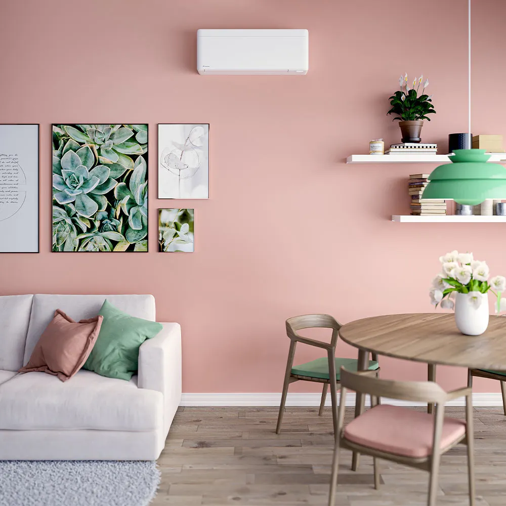 Daikin Stylish innedel høyt på stueveggen
